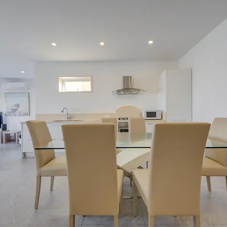 Lägenhet Two Bedroom With Private Rooftop Jacuzzi Mellieha 360 Estates