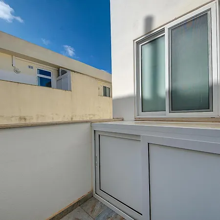 Two Bedroom With Private Rooftop Jacuzzi Mellieha 360 Estates Lägenhet *