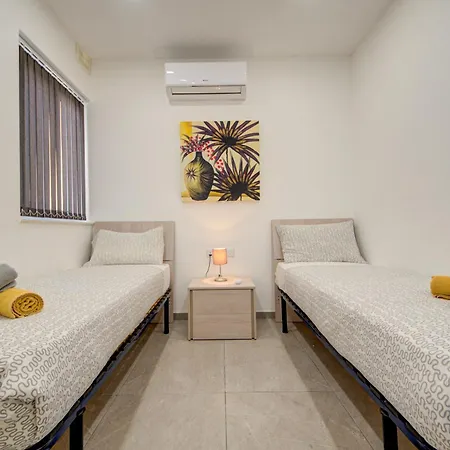 Two Bedroom With Private Rooftop Jacuzzi Mellieha 360 Estates