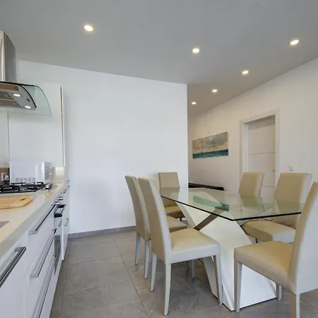 Two Bedroom With Private Rooftop Jacuzzi Mellieha 360 Estates Appartement *