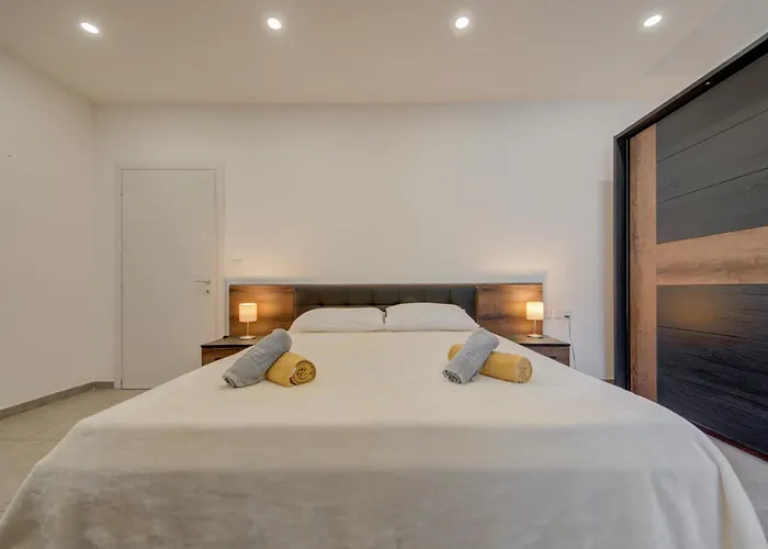 Apartment Two Bedroom With Private Rooftop Jacuzzi Mellieha 360 Estates