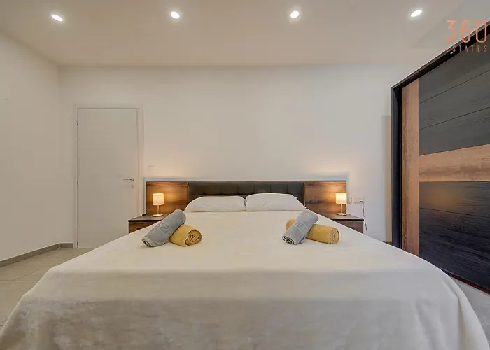 Two Bedroom With Private Rooftop Jacuzzi Mellieha 360 Estates Apartment